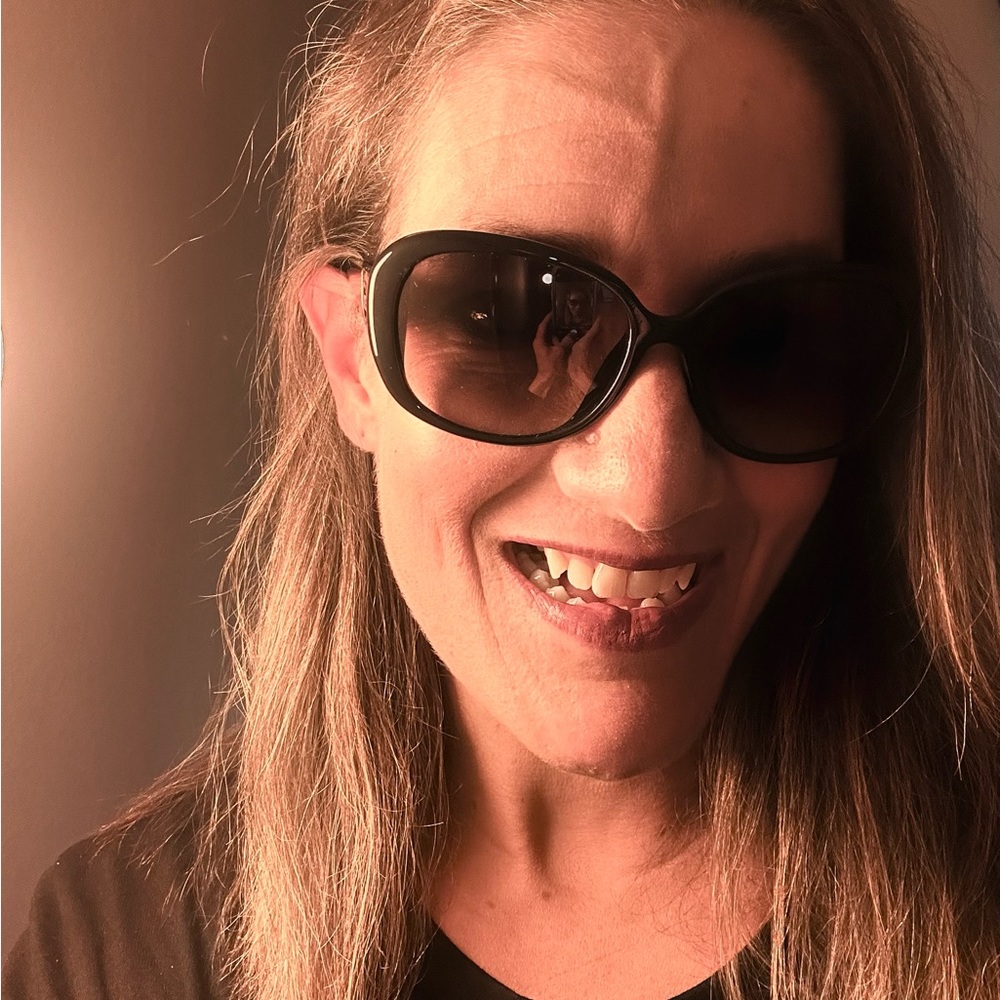 Micheal Kors Oval shaped framed Sunglasses. - Picture 5 of 5